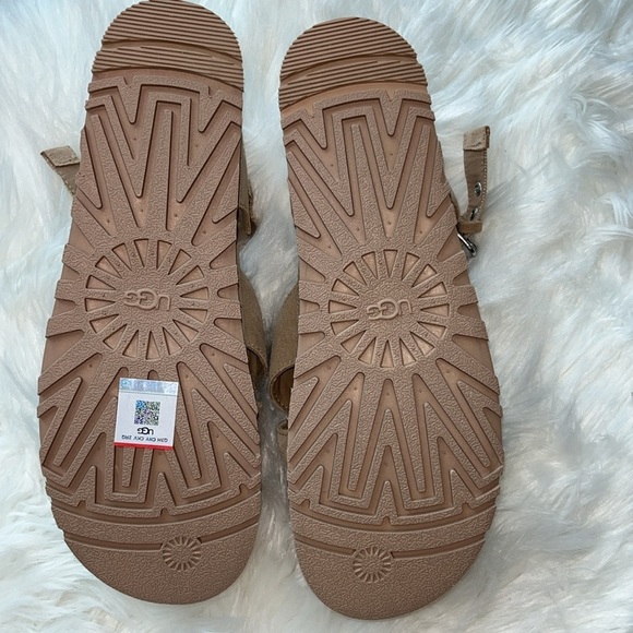 🆕 UGG Womens Aubrey Ankle Strap
Platform Sandal Shoes Sand Color Size 9.5 - Picture 8 of 15